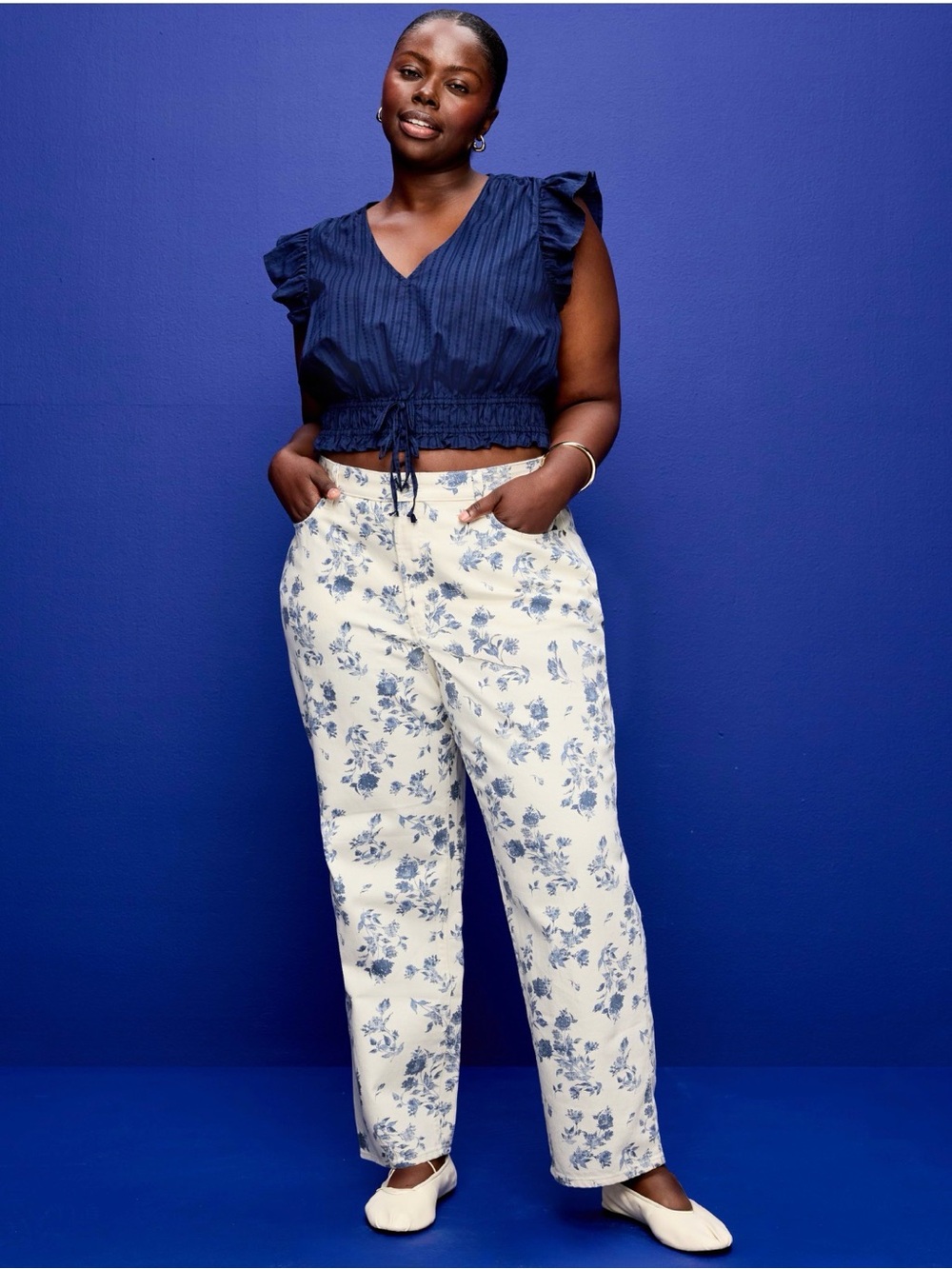 Old Navy Blue Floral Curvy Loose Jeans 16